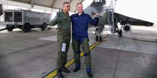 印度国产战机试驾视频,性能卓越，国产之光初露锋芒