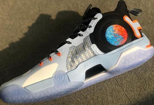 球星看国产球鞋视频