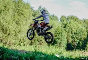 国产摩托车高速视频,速度与激情的视觉盛宴  第2张